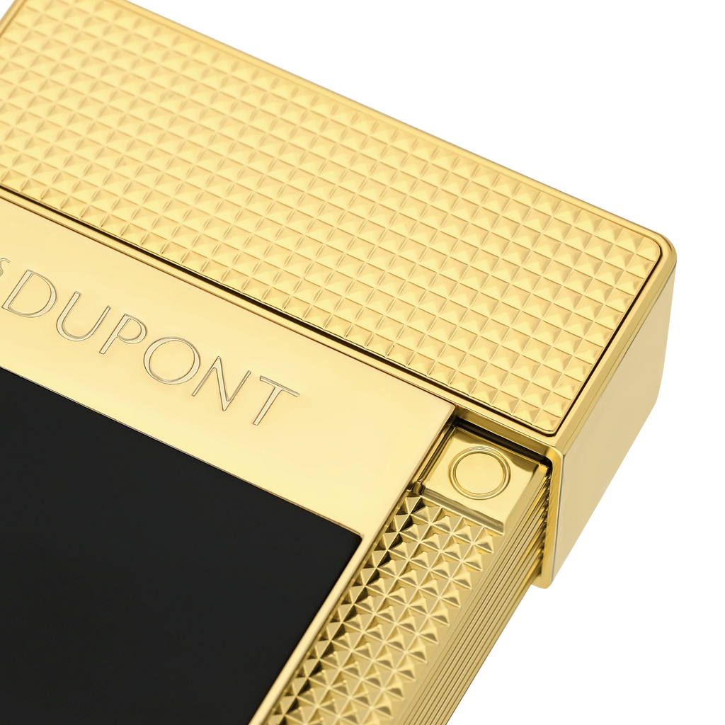 Lacquered lighter Gold